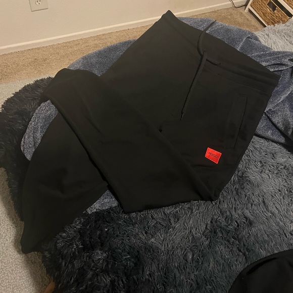 HUGO - Picture 2 of 6